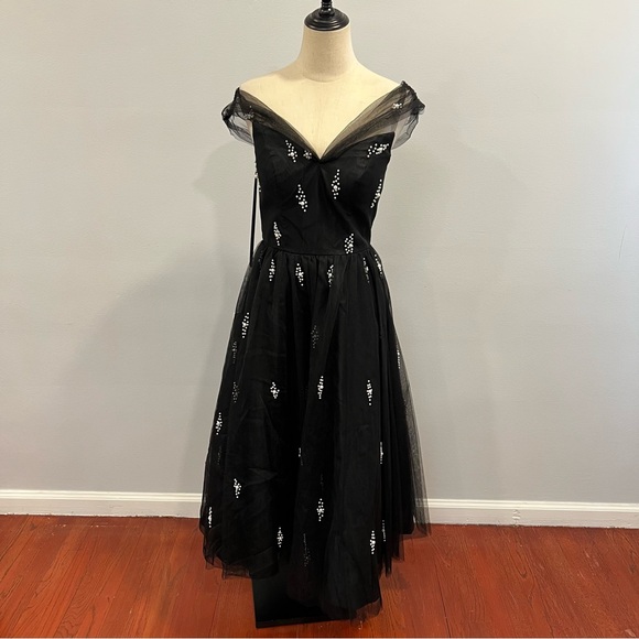 MAC Duggal Black Off The Shoulder Pearl Embellished Tulle Cocktail Dress Reemoly - Picture 4 of 17